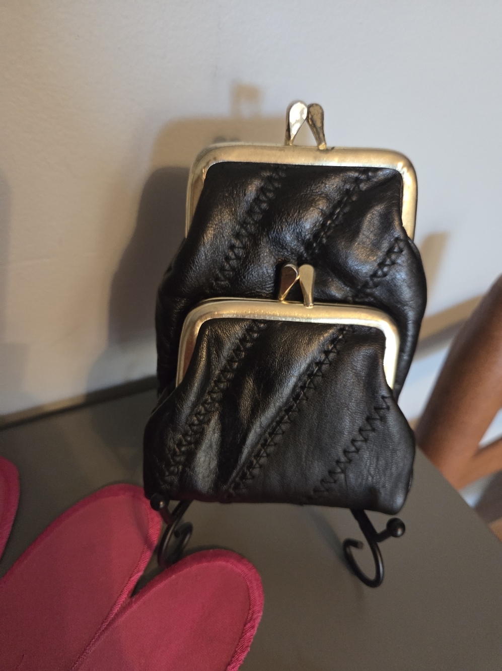 Black Leather Vintage Kiss-Lock Coin/Cigarette Purse - Classic Item